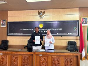 Dosen Unsam Menandatangani Kontrak Swakelola Rehabilitasi Lahan Sawah Pascabencana Hidrometeorologi Aceh